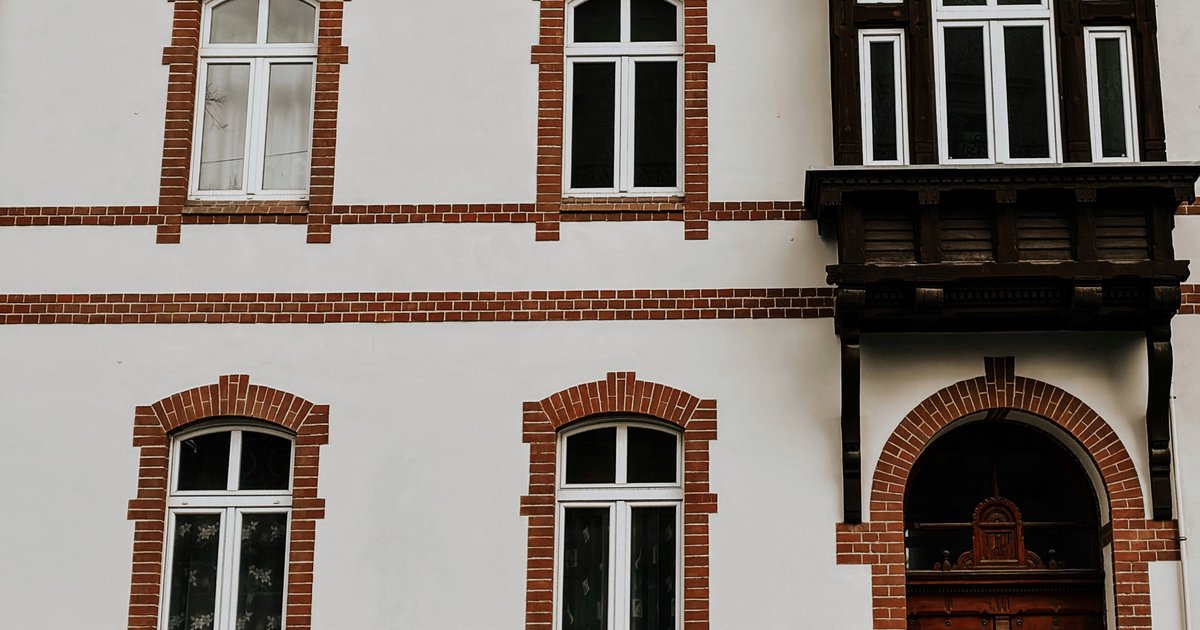 Alte Fassade neu verputzen: Vorbereitung und Technik